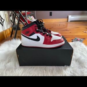 Jordan 1 mid
